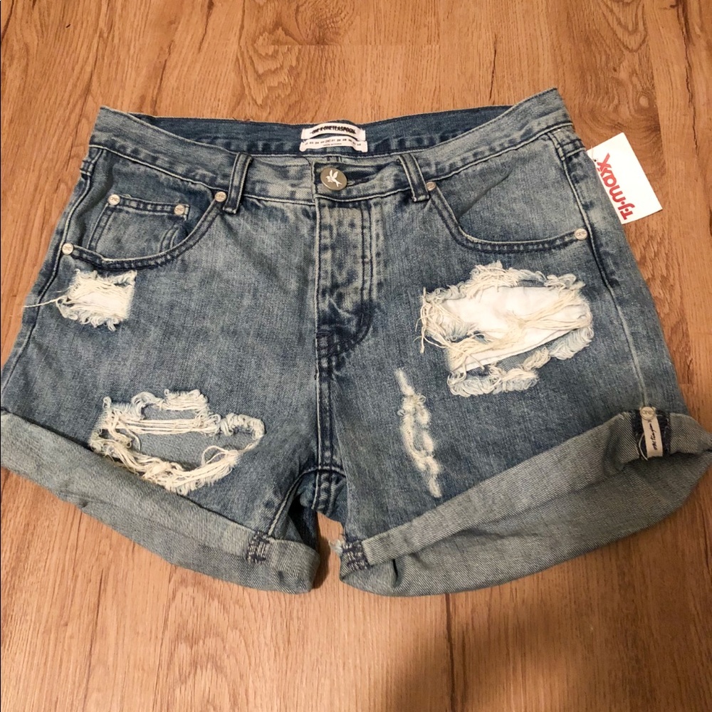 Distressed boyfriend shorts.